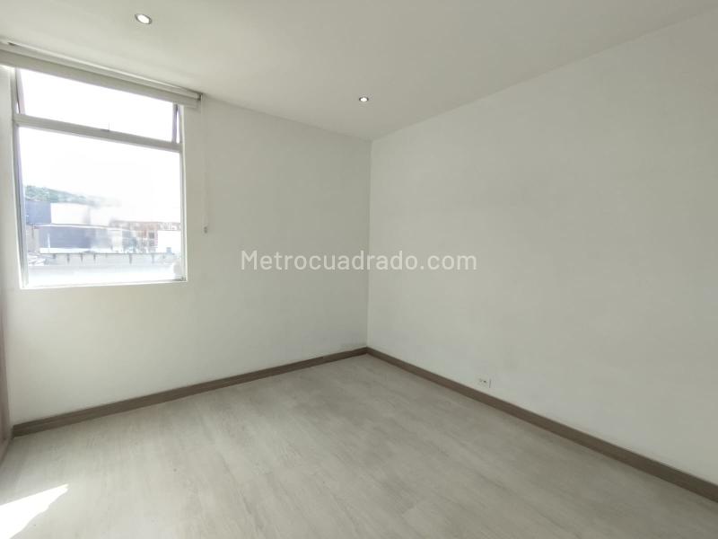 Apartamento Amplio de 3 Alcobas en Castropol - 4