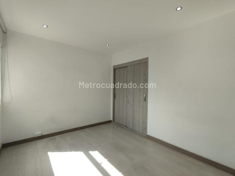 Apartamento Amplio de 3 Alcobas en Castropol - 6