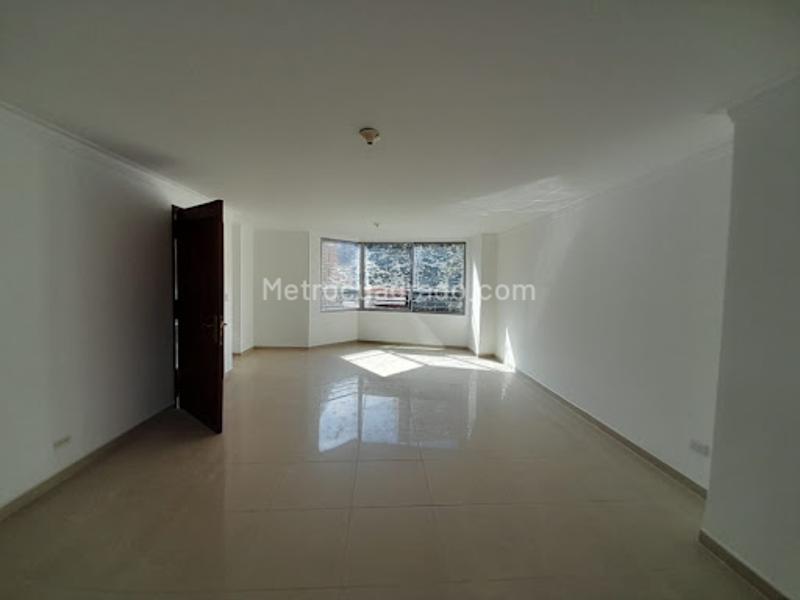 Apartamento Amplio de 3 Alcobas en El Nogal - 5