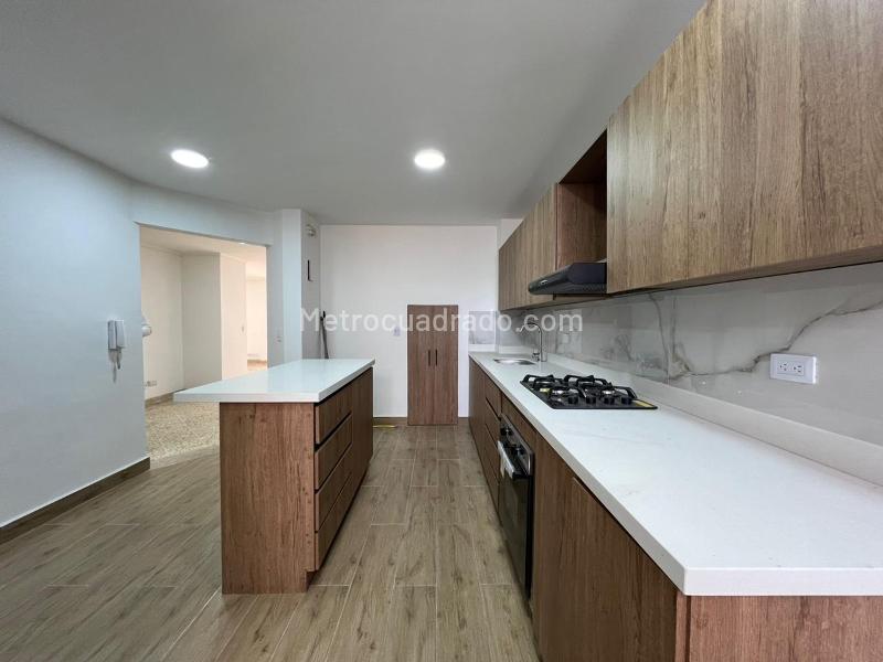 Duplex Amplio de 3 Alcobas en Laureles, Medellín - 2