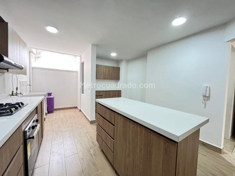 Duplex Amplio de 3 Alcobas en Laureles, Medellín - 3