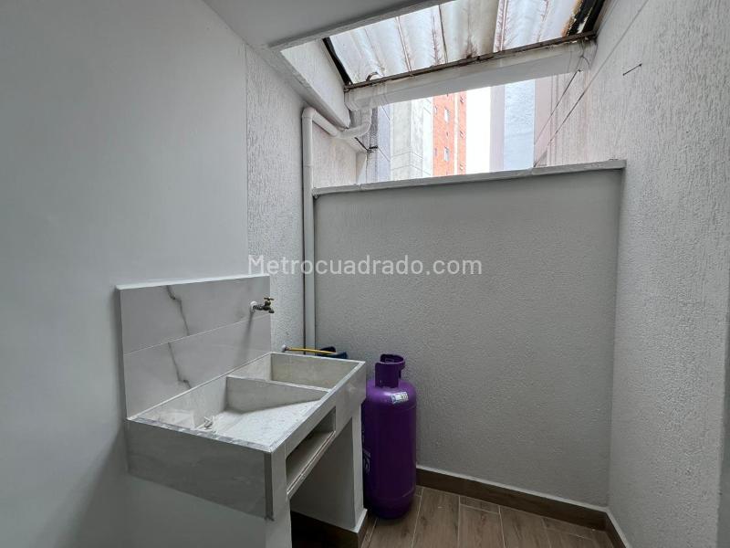 Duplex Amplio de 3 Alcobas en Laureles, Medellín - 6