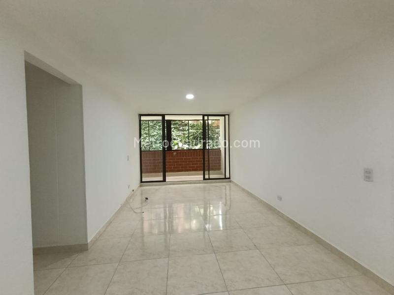 Amplio Apartamento de 3 Alcobas en Loma de San Julián - 2