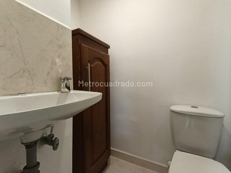 Amplio Apartamento de 3 Alcobas en Loma de San Julián - 4