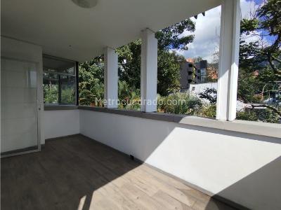 Apartamento de 3 alcobas en venta en El Poblado, Medellín, 137 m² · foto 1 de 17