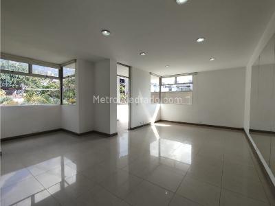 Apartamento de 3 alcobas en venta en El Poblado, Medellín, 137 m² · foto 2 de 17