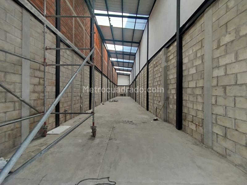 Bodega en Arriendo, Manchester, Bello - Más