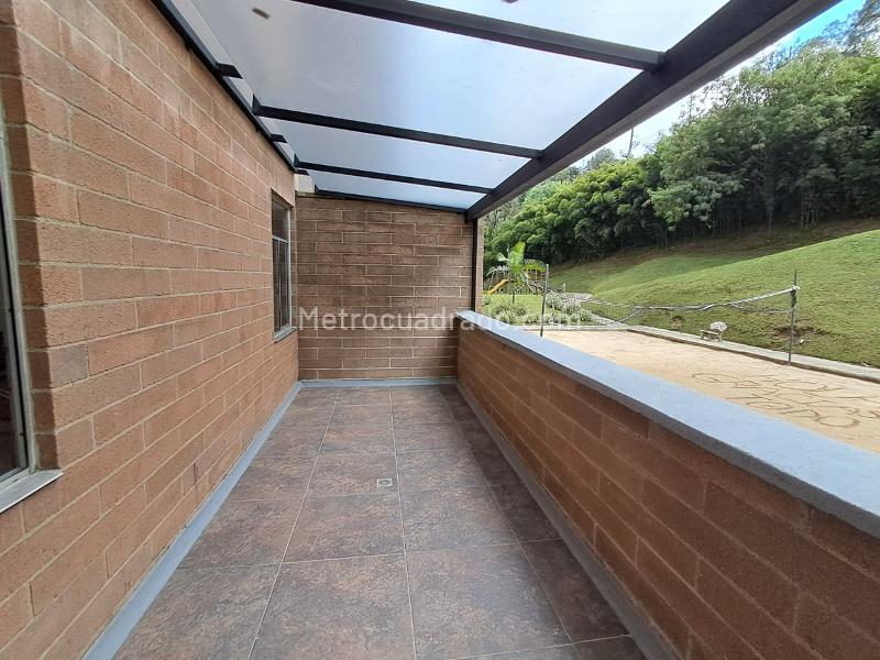 Apartamento de 2 Alcobas en Loma del Indio con Piscina y Canchas - 3