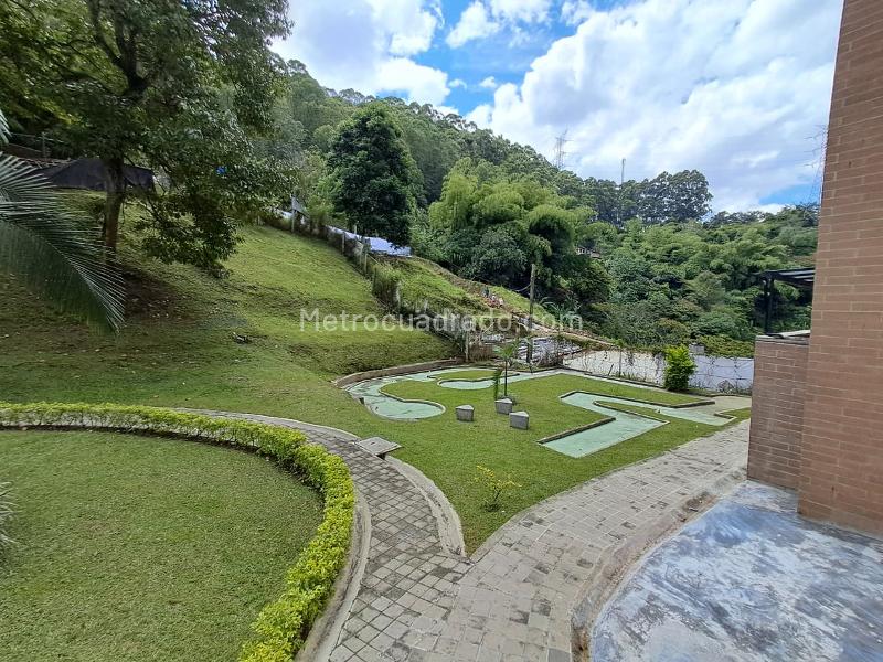 Apartamento de 2 Alcobas en Loma del Indio con Piscina y Canchas - 8