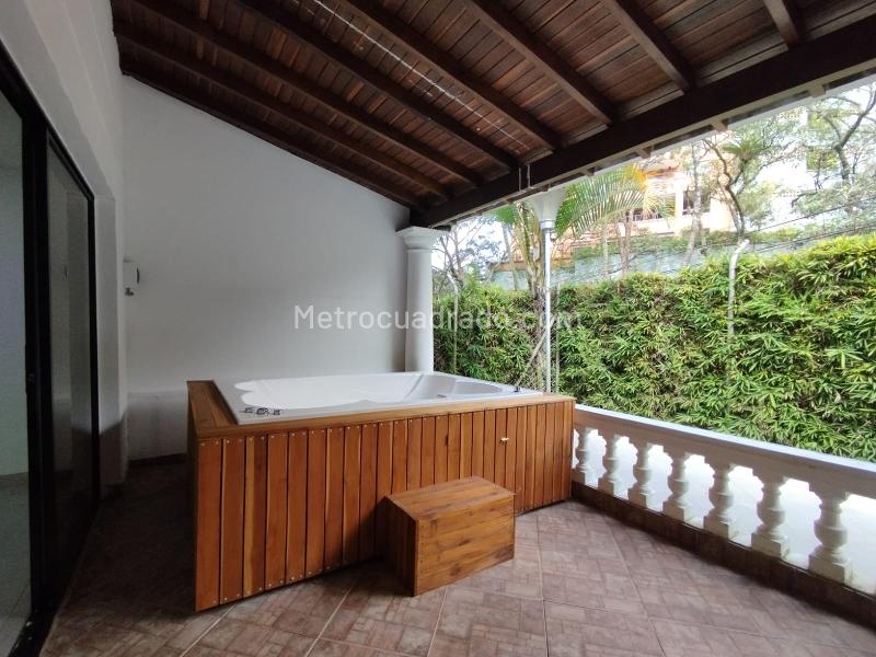 Casa Exclusiva de 4 Alcobas con 5 Baños en La Calera (El Tesoro) - 3
