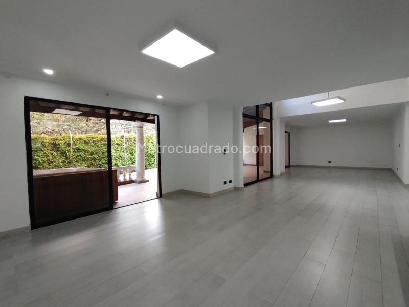 Casa Exclusiva de 4 Alcobas con 5 Baños en La Calera (El Tesoro) - 4