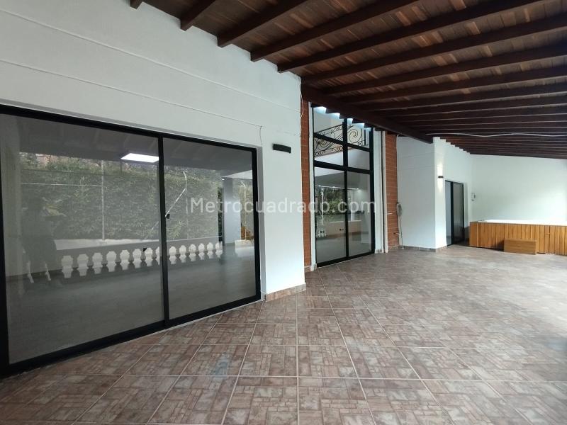 Casa Exclusiva de 4 Alcobas con 5 Baños en La Calera (El Tesoro) - 7
