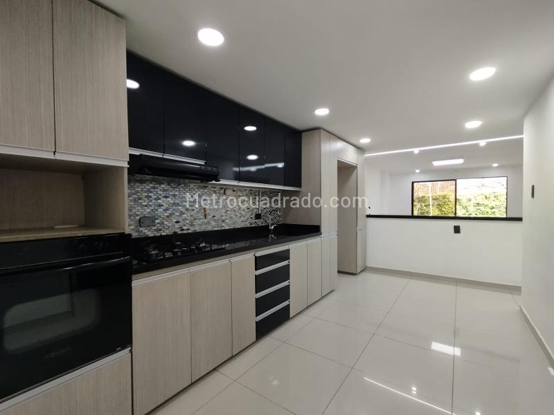 Casa Exclusiva de 4 Alcobas con 5 Baños en La Calera (El Tesoro) - 8