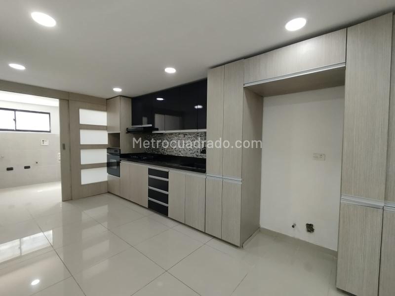 Casa Exclusiva de 4 Alcobas con 5 Baños en La Calera (El Tesoro) - 9