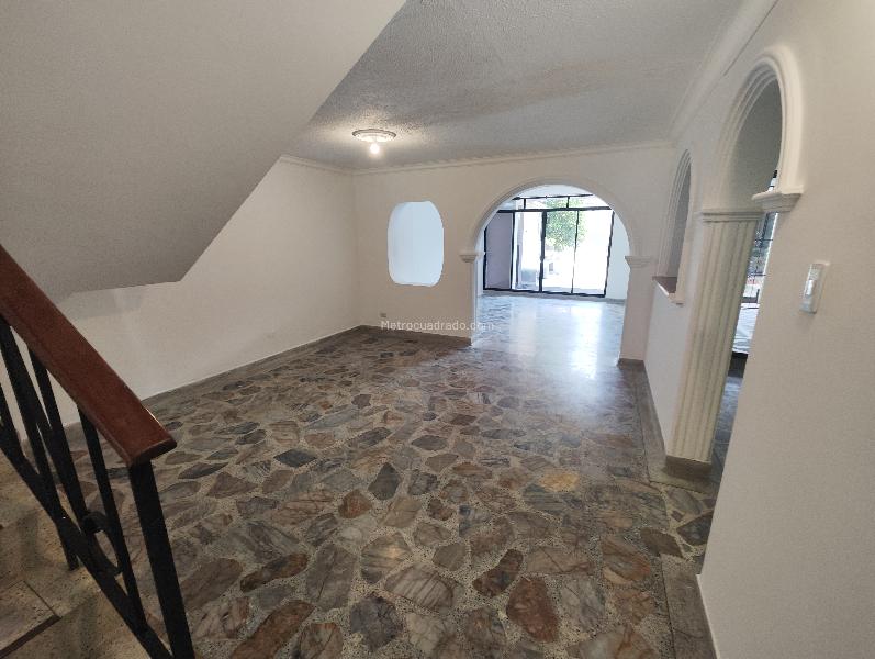 Commercial 5BR House for Rent in La Castellana - 3