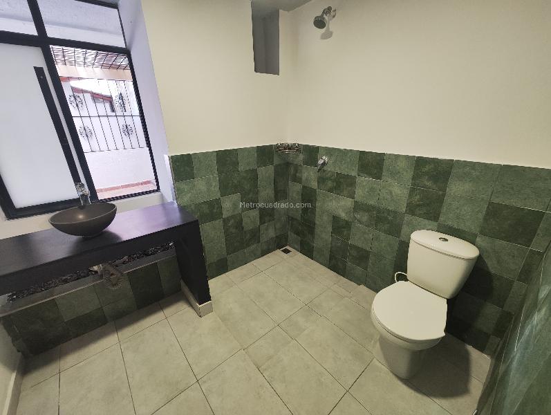 Commercial 5BR House for Rent in La Castellana - 6