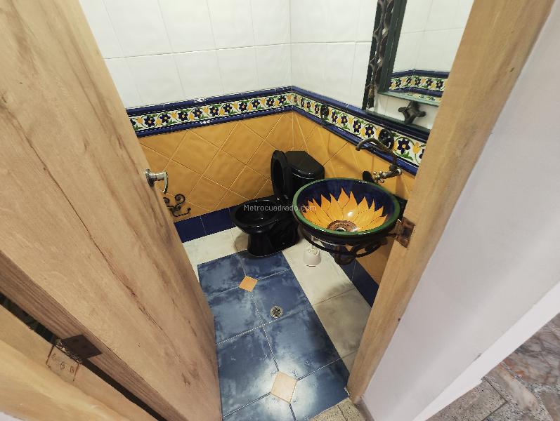 Commercial 5BR House for Rent in La Castellana - 7