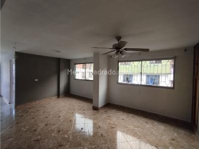 Casa de 5 alcobas en venta en El Paraiso, Bello, 208 m² · foto 2 de 20