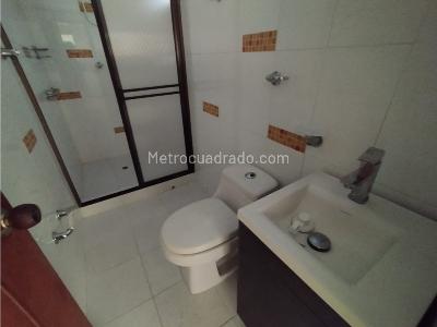 Casa de 5 alcobas en venta en El Paraiso, Bello, 208 m² · foto 13 de 20