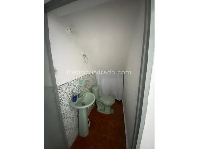 Casa de 5 alcobas en venta en El Paraiso, Bello, 208 m² · foto 14 de 20