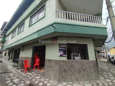 Casa de 5 alcobas en venta en El Paraiso, Bello, 208 m² · foto 20 de 20