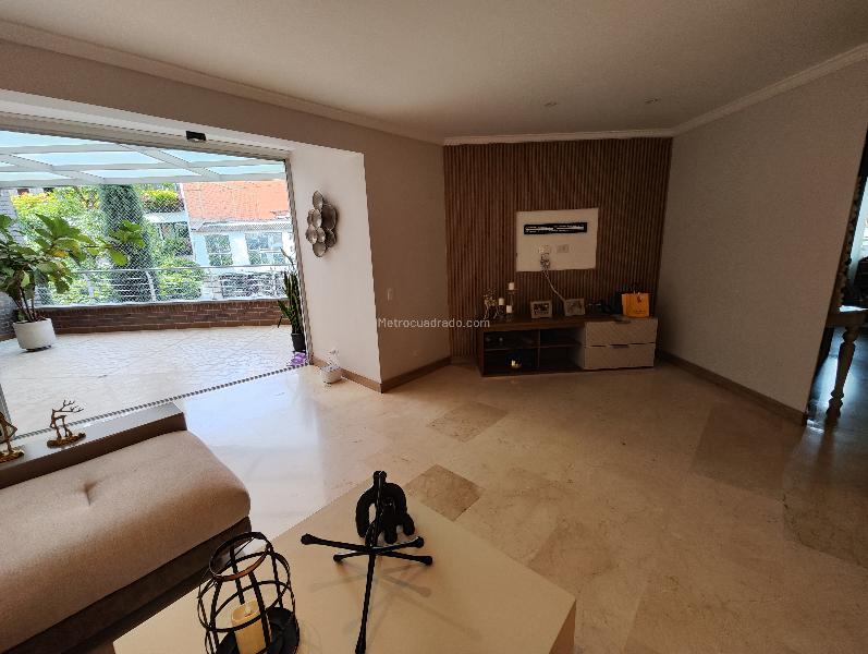 3BR Apartment with Terrace in Laureles - 3