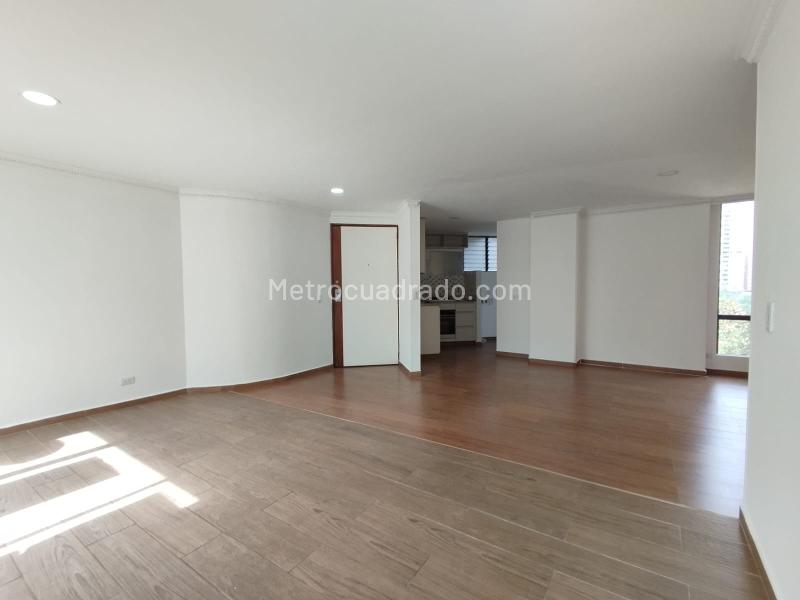 Apartamento Amplio de 3 Alcobas en Manila (Zona Exclusiva) - 2