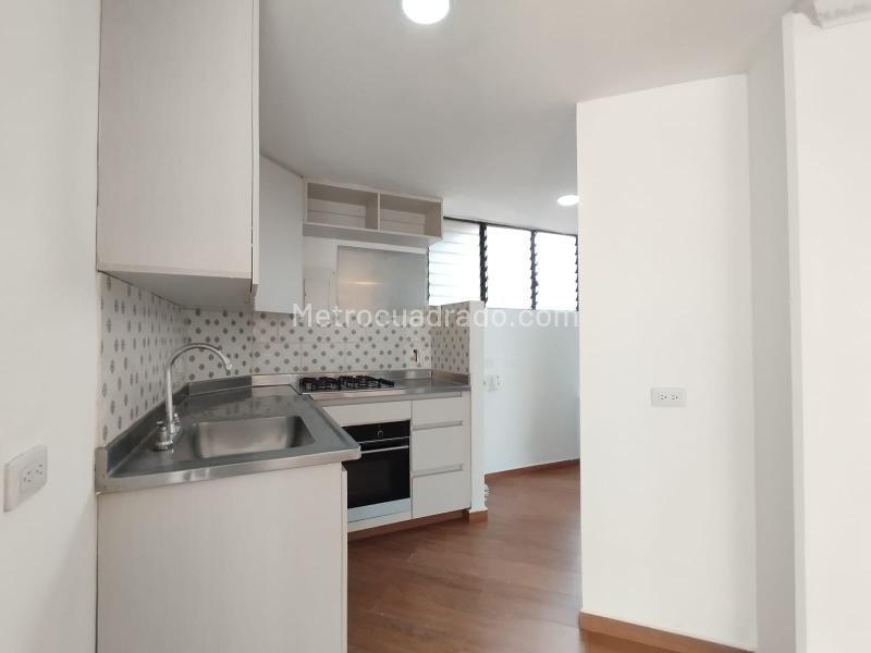 Apartamento Amplio de 3 Alcobas en Manila (Zona Exclusiva) - 4