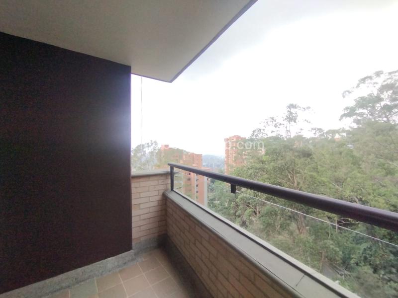 Cozy 3BR Apartment in La Visitacion Los Gonzalez - 2