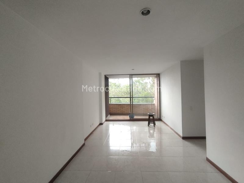 Cozy 3BR Apartment in La Visitacion Los Gonzalez - 4