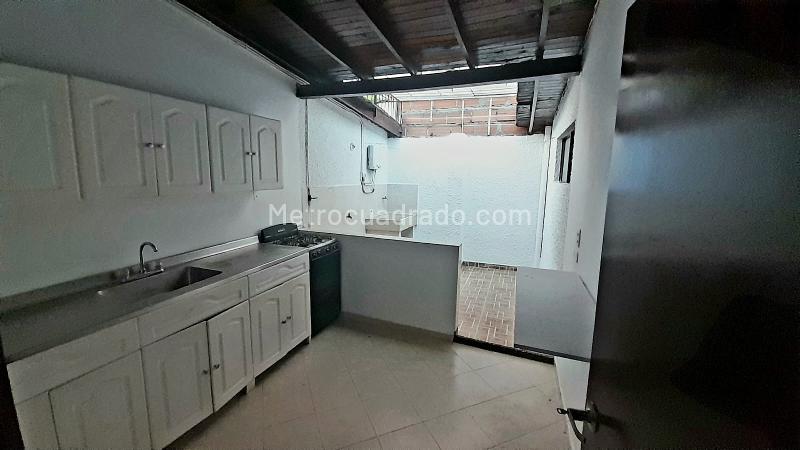 Casa de 3 Alcobas para uso comercial o vivienda en Simon Bolivar Medellín