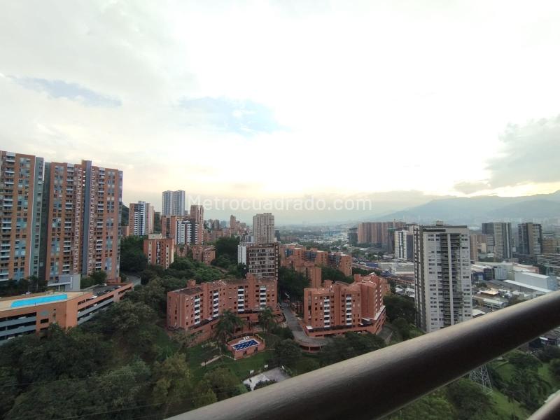 Apartamento Elegante de 3 Alcobas en Las Palmas Medellín
