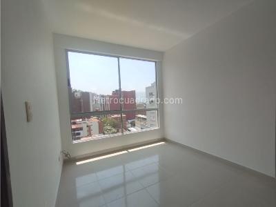 Apartamento de 2 alcobas en venta en Bombona, Medellín, 32 m² · foto 3 de 9