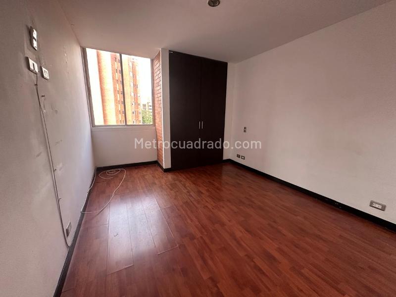 3BR Apartment with Excellent View in Laureles - 8