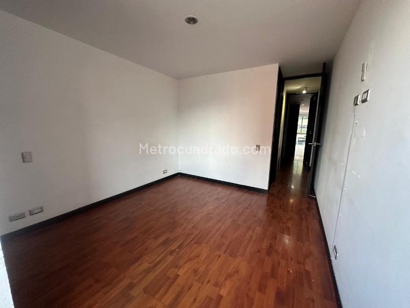 3BR Apartment with Excellent View in Laureles - 9
