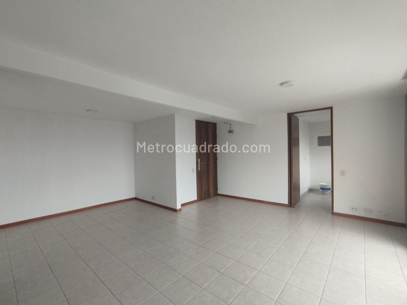 Comfortable 3BR Apartment in Aguacatala with Great Access - 3