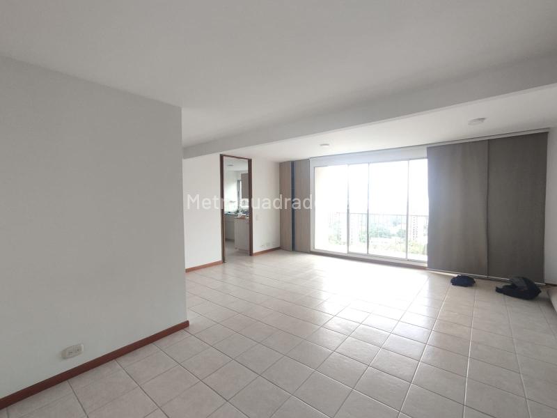 Comfortable 3BR Apartment in Aguacatala with Great Access - 4