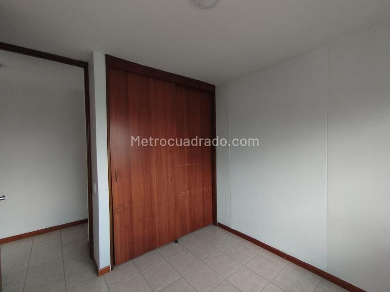 Comfortable 3BR Apartment in Aguacatala with Great Access - 6
