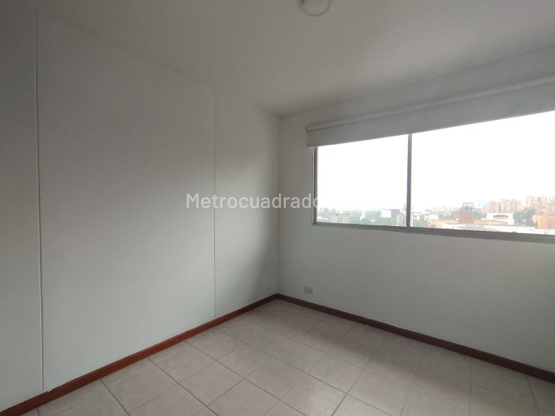 Comfortable 3BR Apartment in Aguacatala with Great Access - 7
