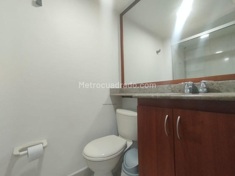 Comfortable 3BR Apartment in Aguacatala with Great Access - 8