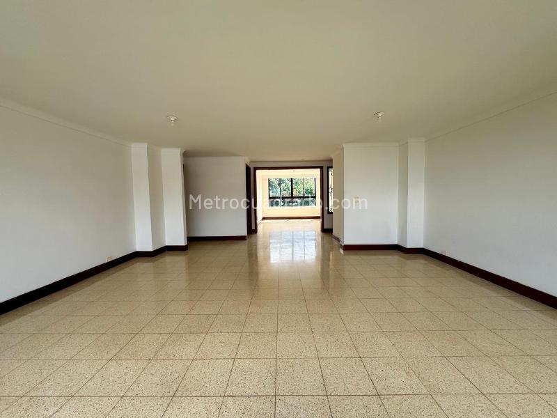 Spacious 3BR Apartment in El Campestre - 3