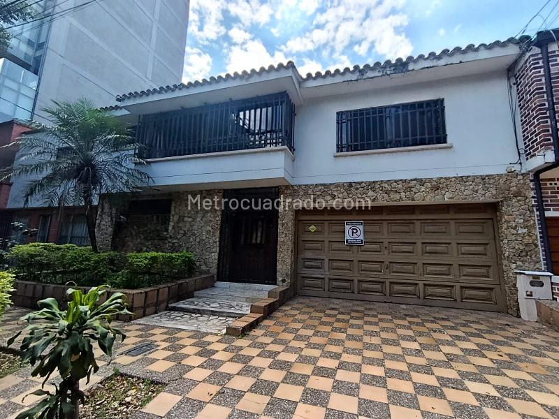 Casa Comercial de 5 Alcobas y 5 Baños en El Velódromo