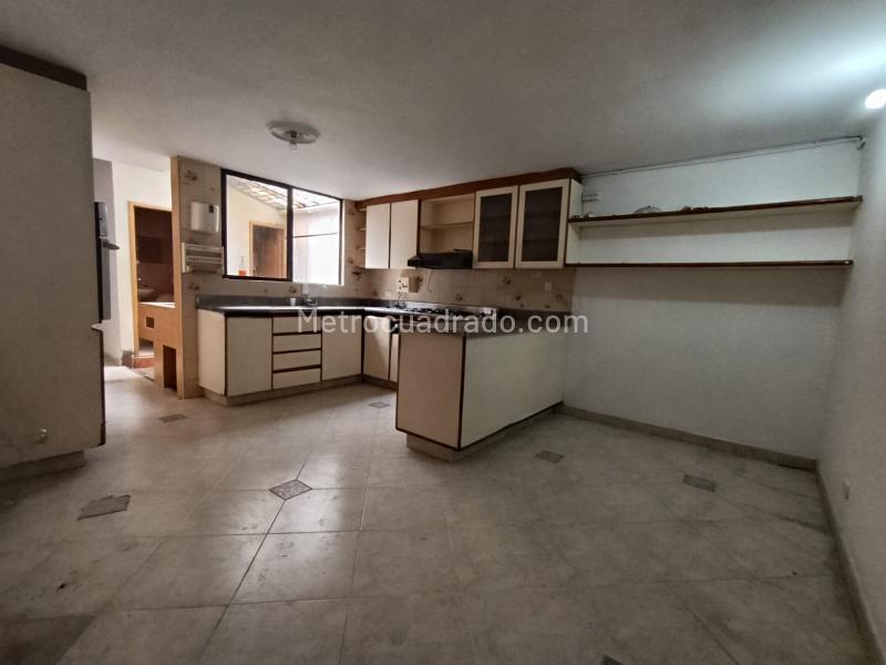 Commercial House with 5BR and 5 Baths in El Velodromo - 3