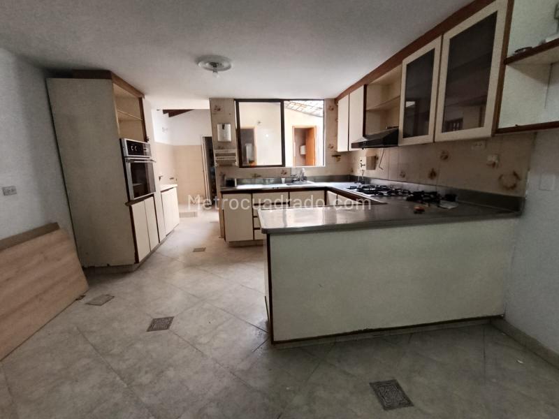 Commercial House with 5BR and 5 Baths in El Velodromo - 4