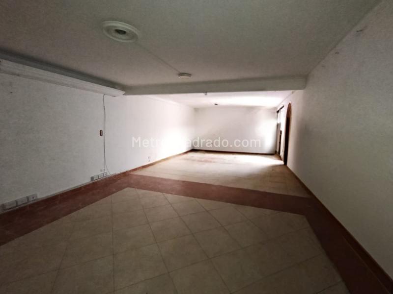 Commercial House with 5BR and 5 Baths in El Velodromo - 5