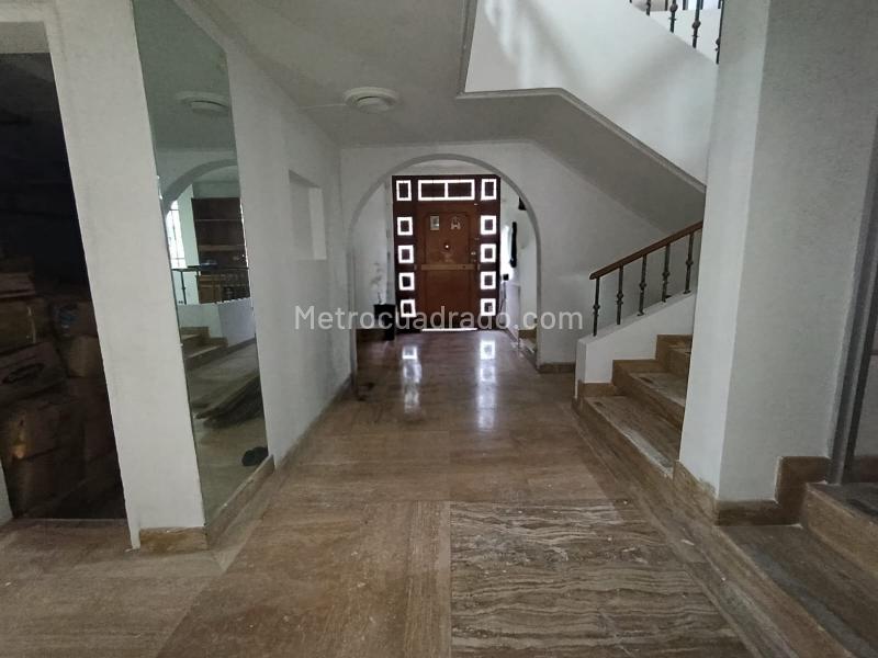 Commercial House with 5BR and 5 Baths in El Velodromo - 7