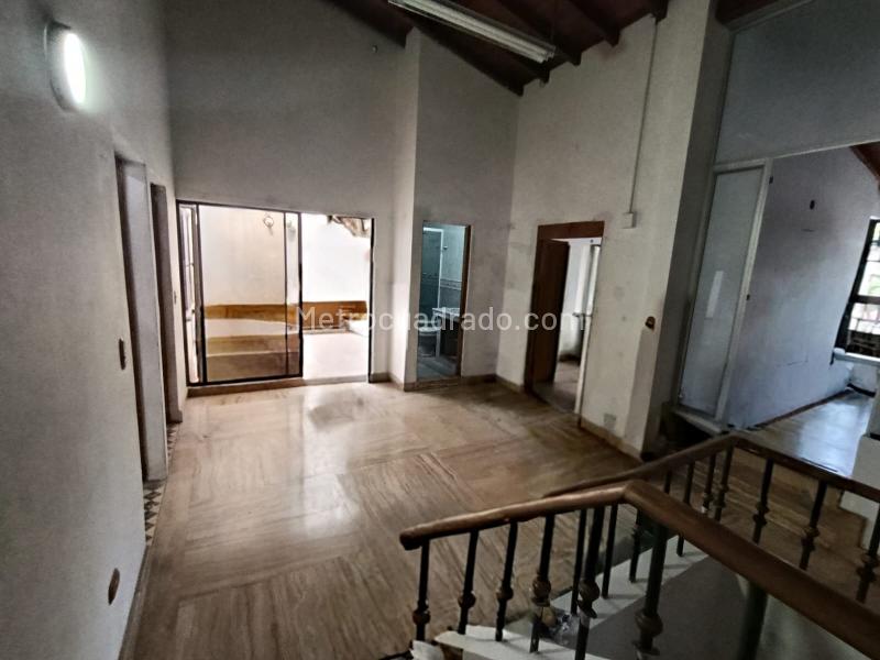 Commercial House with 5BR and 5 Baths in El Velodromo - 9