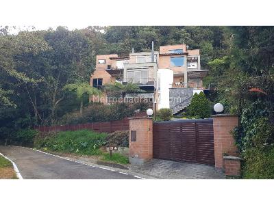 Casa de 4 alcobas en venta en Alto Del Escobero, Envigado, 236 m² · foto 2 de 14