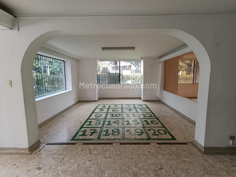 Impressive Commercial House in Alameda - 3