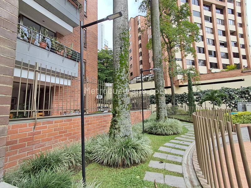 Elegant 3BR Apartment with Private Bathrooms in La Florida - 2